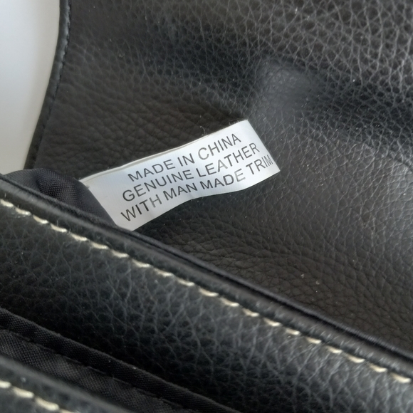 Small leather shoulder purse many compartments. Black leather faux leather trim. - Picture 4 of 8